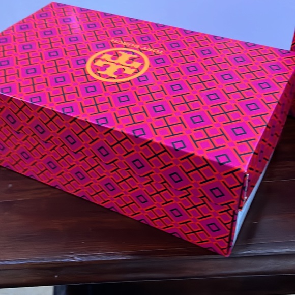 2 tori Burt shoe boxes - Picture 6 of 10